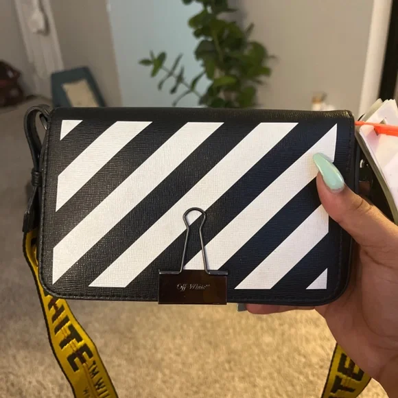 diagonal stripe motif shoulder bag - Picture 2 of 8